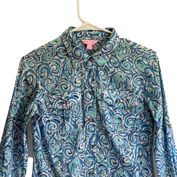 Lily Pulitzer Cruiser Blue Chasing Tail Button Up. Size 2 - Picture 4 of 16